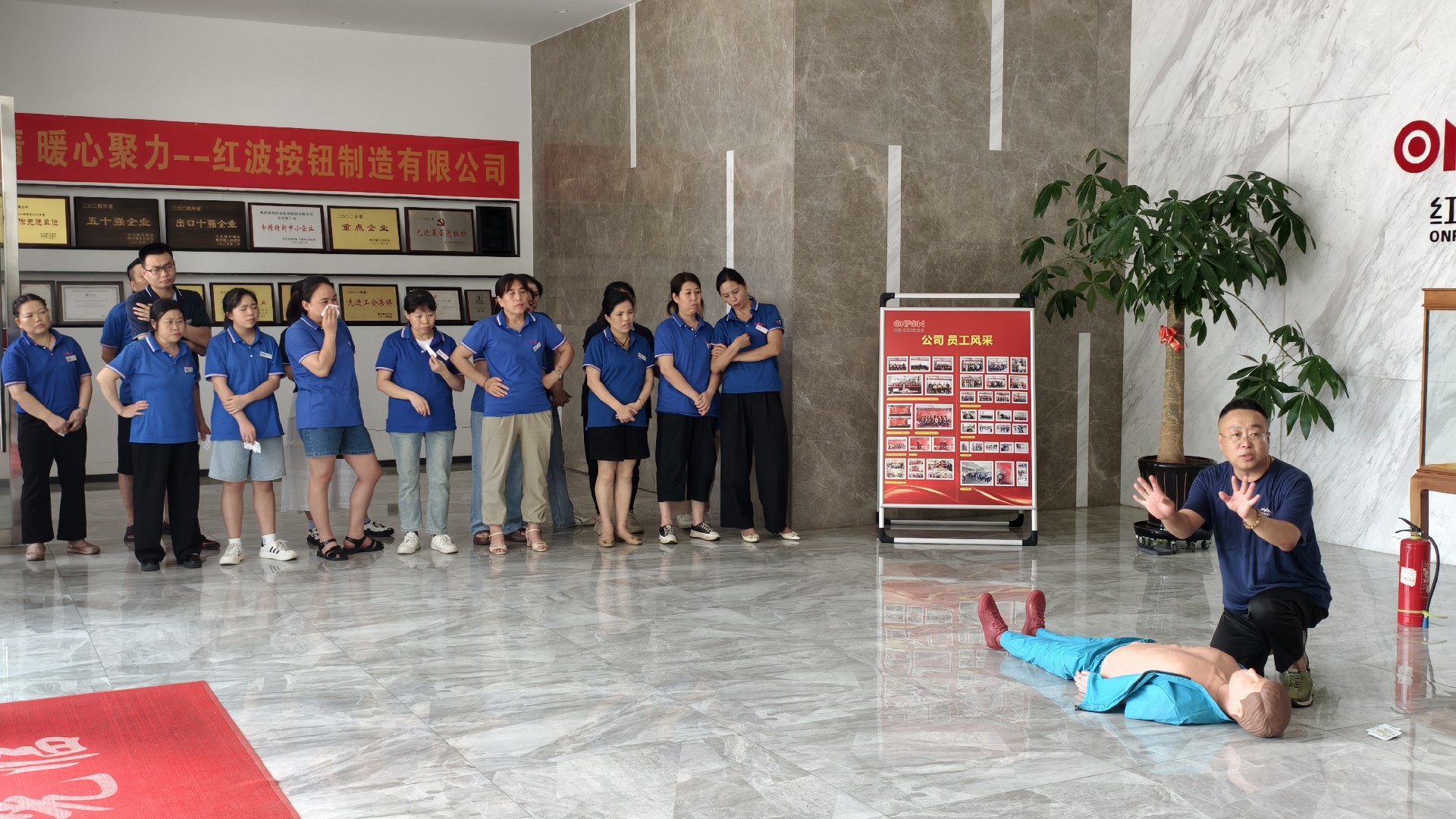 公司開展2025消防應(yīng)急綜合演練 筑牢安全“防火墻”